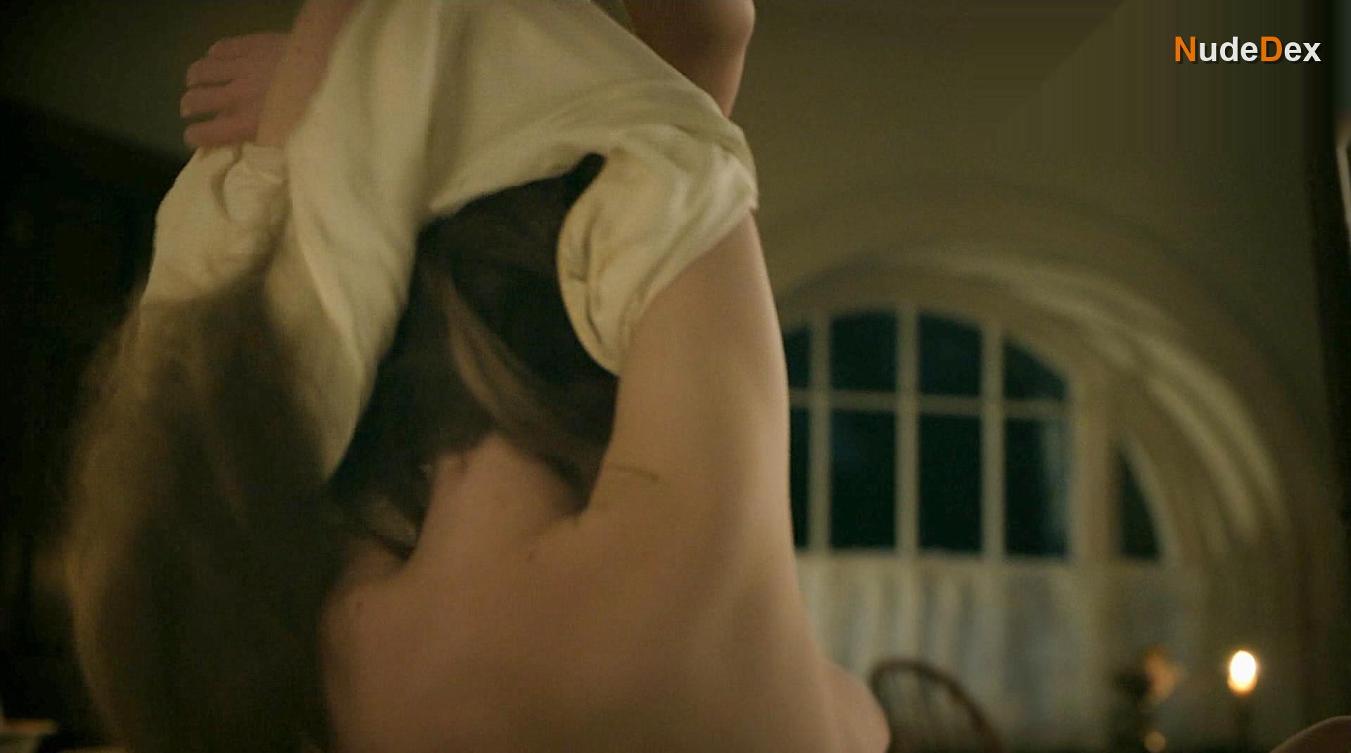 Izzy Meikle-small in Outlander, photo 6