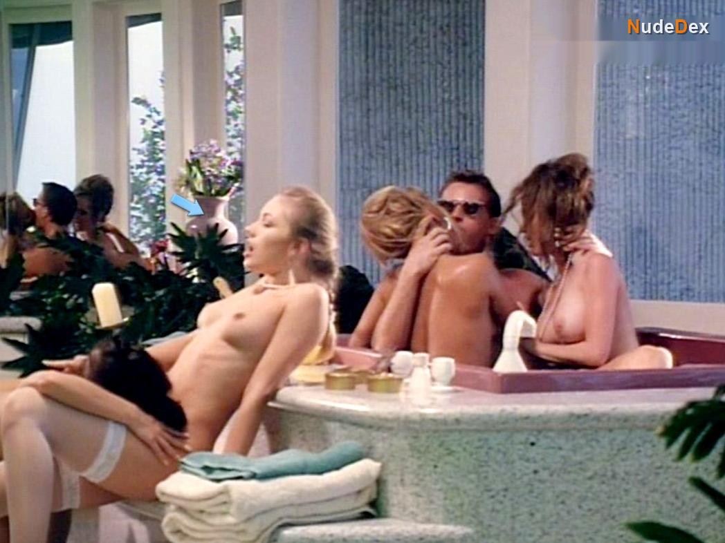 Jacqueline Lovell in Animal Instincts Iii, photo 5