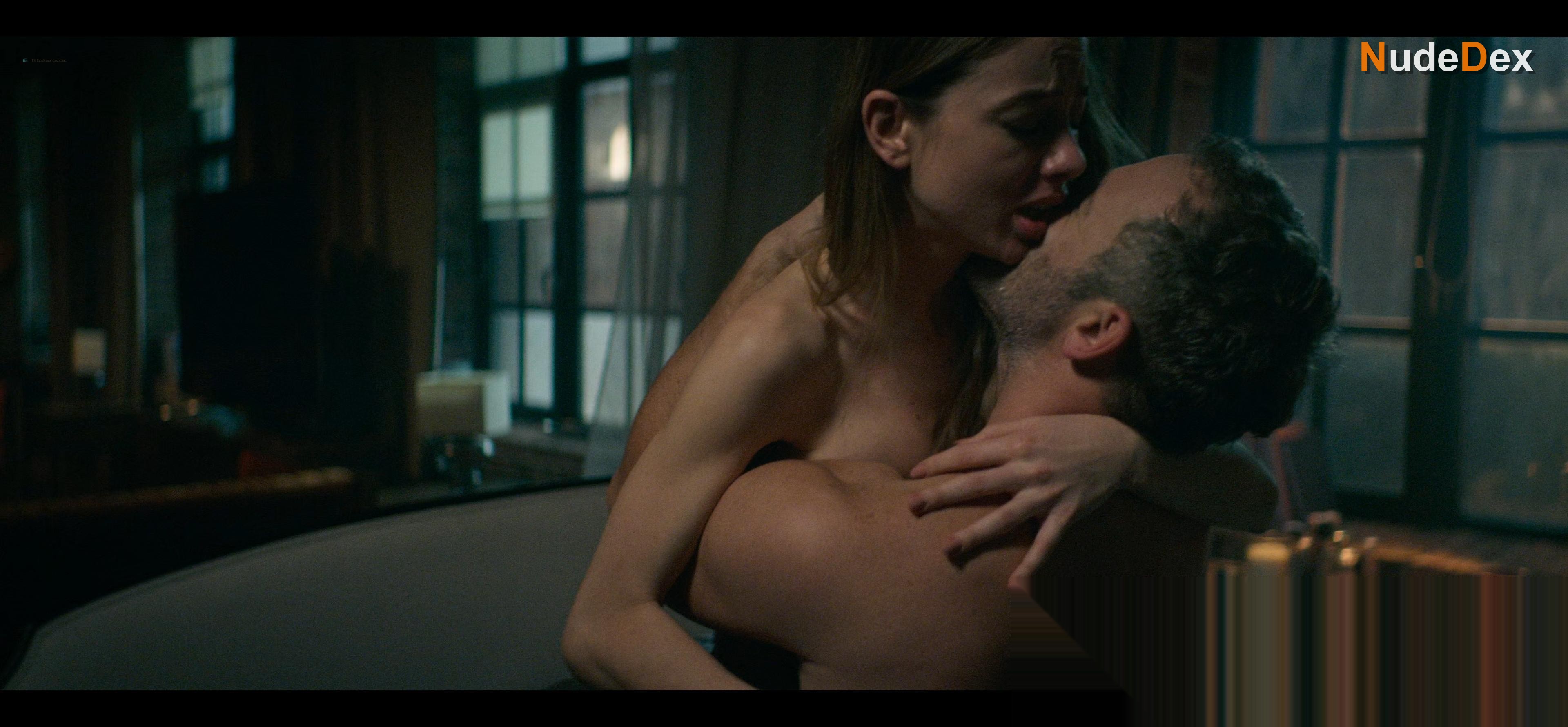 Jade Coatsworth in Utopia, photo 9