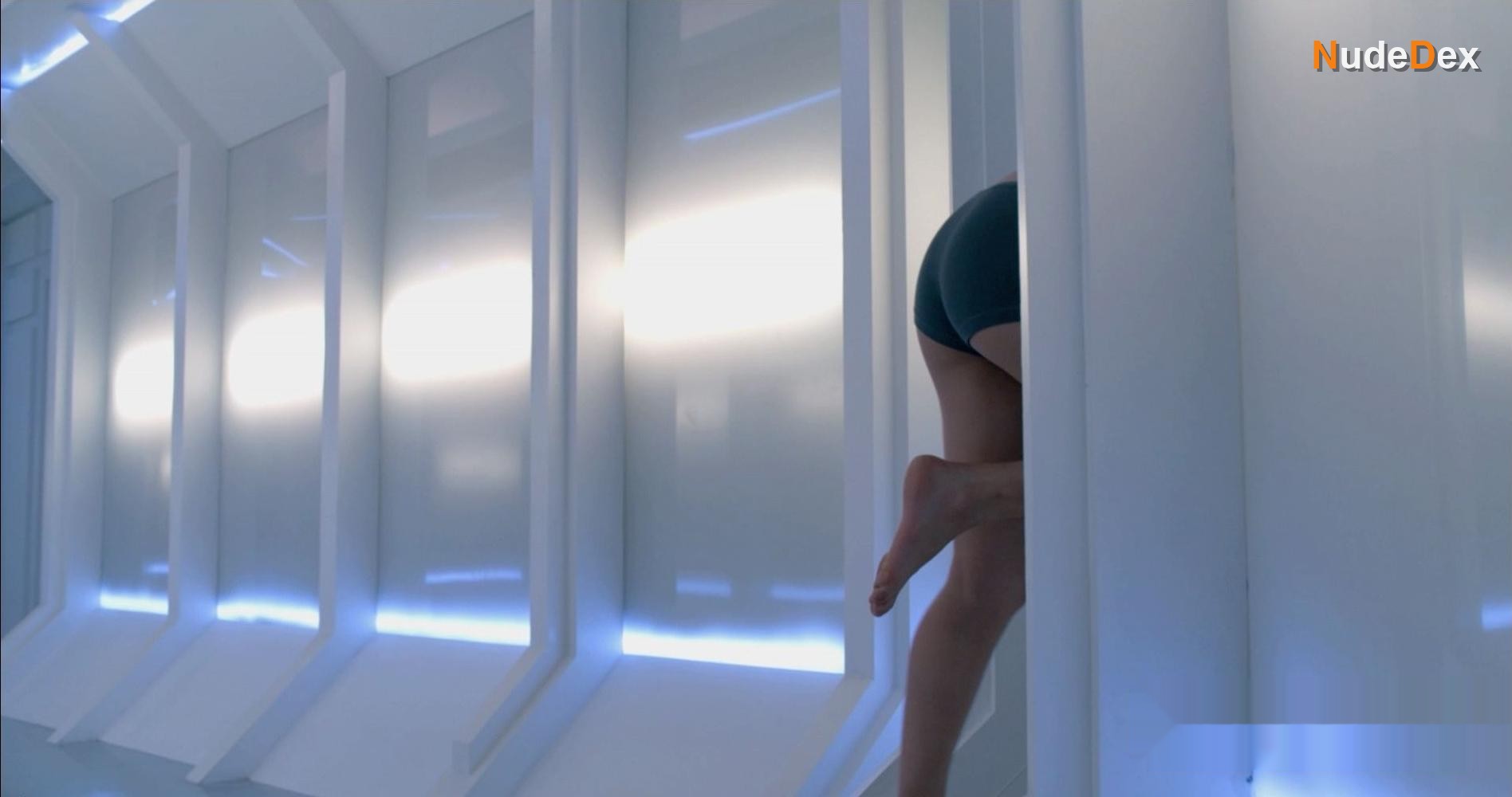 Jadyn Wong in Debug, photo 2