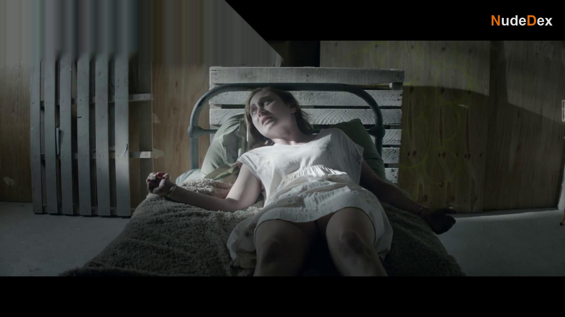 Jane De Wet in Parable, photo 1