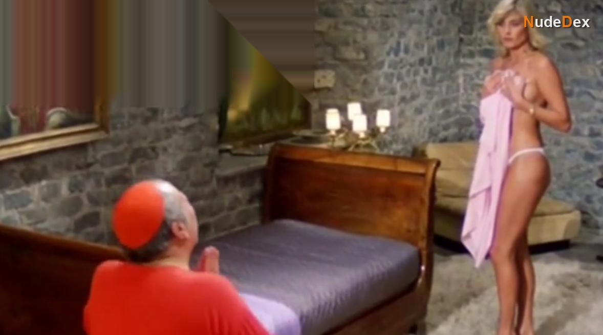 Janet Agren in L'onorevole Con L'amante Sotto Il Letto, photo 4