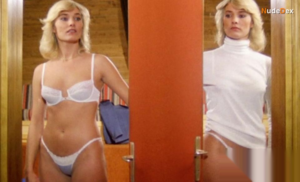 Janet Agren in La Profesora De Educacion Sexual, photo 12