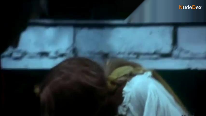Janet Agren in Master Of Love, photo 7