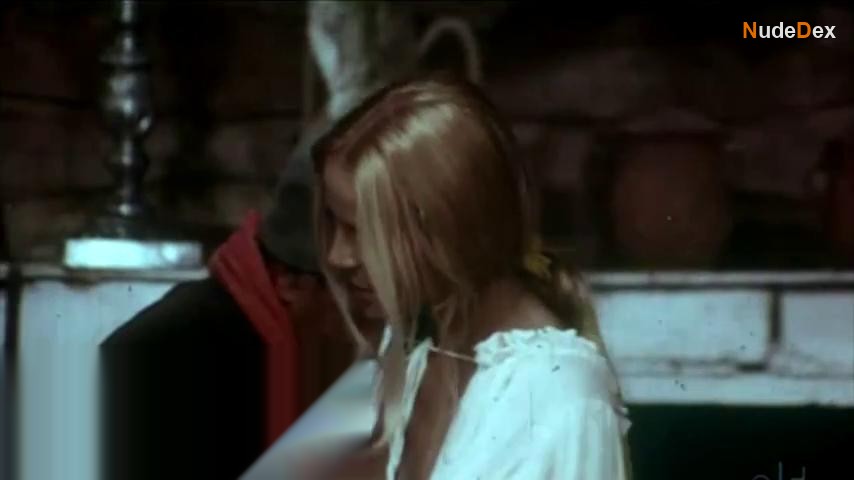 Janet Agren in Master Of Love, photo 14