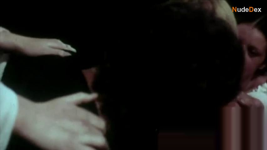 Janet Agren in Master Of Love, photo 17