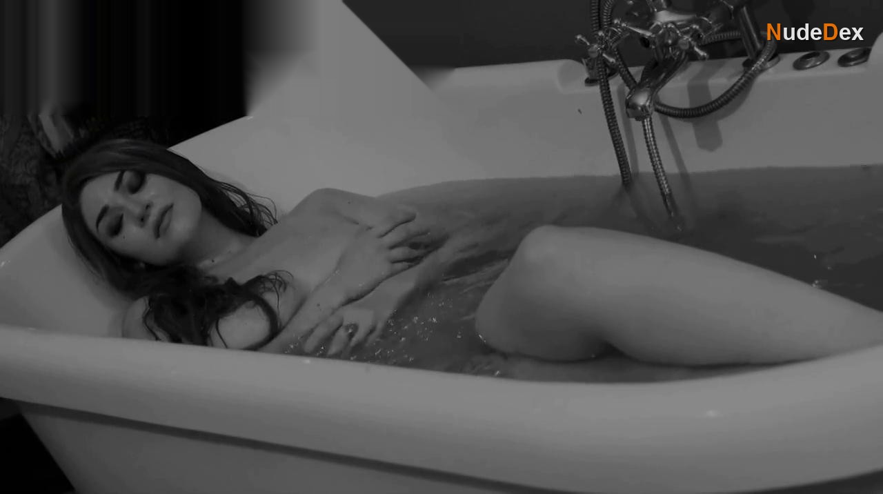 Janine Ruggiero in Chills Down Your Spine, photo 1