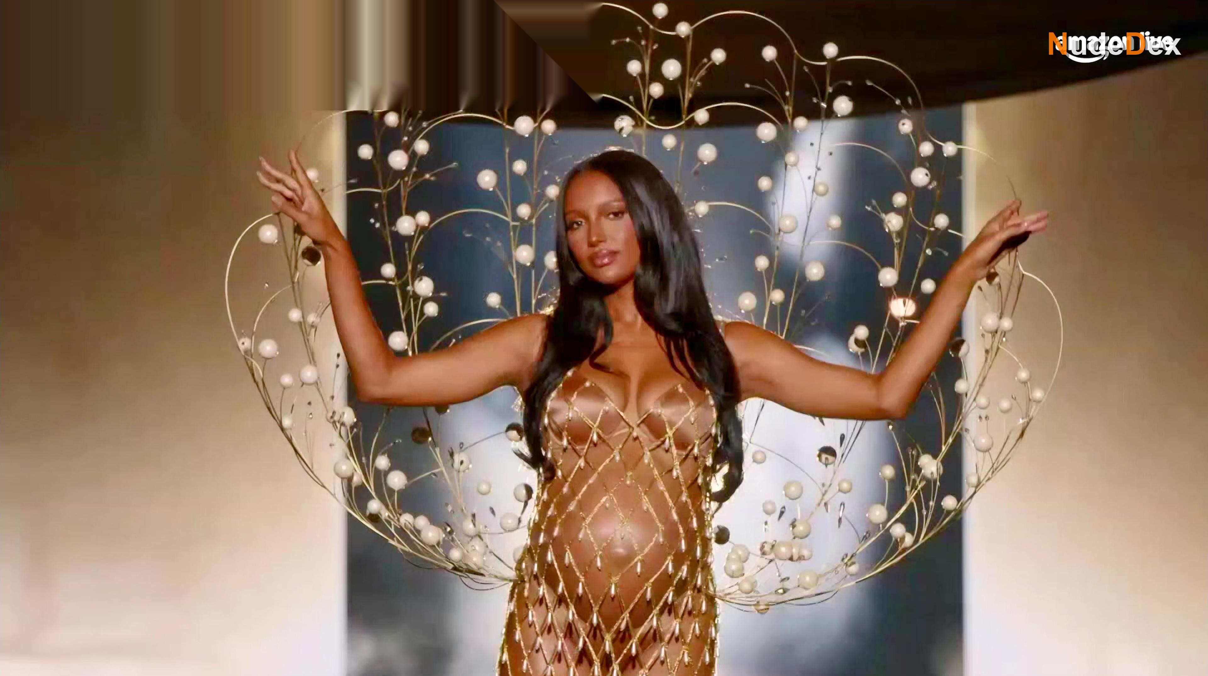 Jasmine Tookes in The Victoria S Secret Fashion Show, photo 1