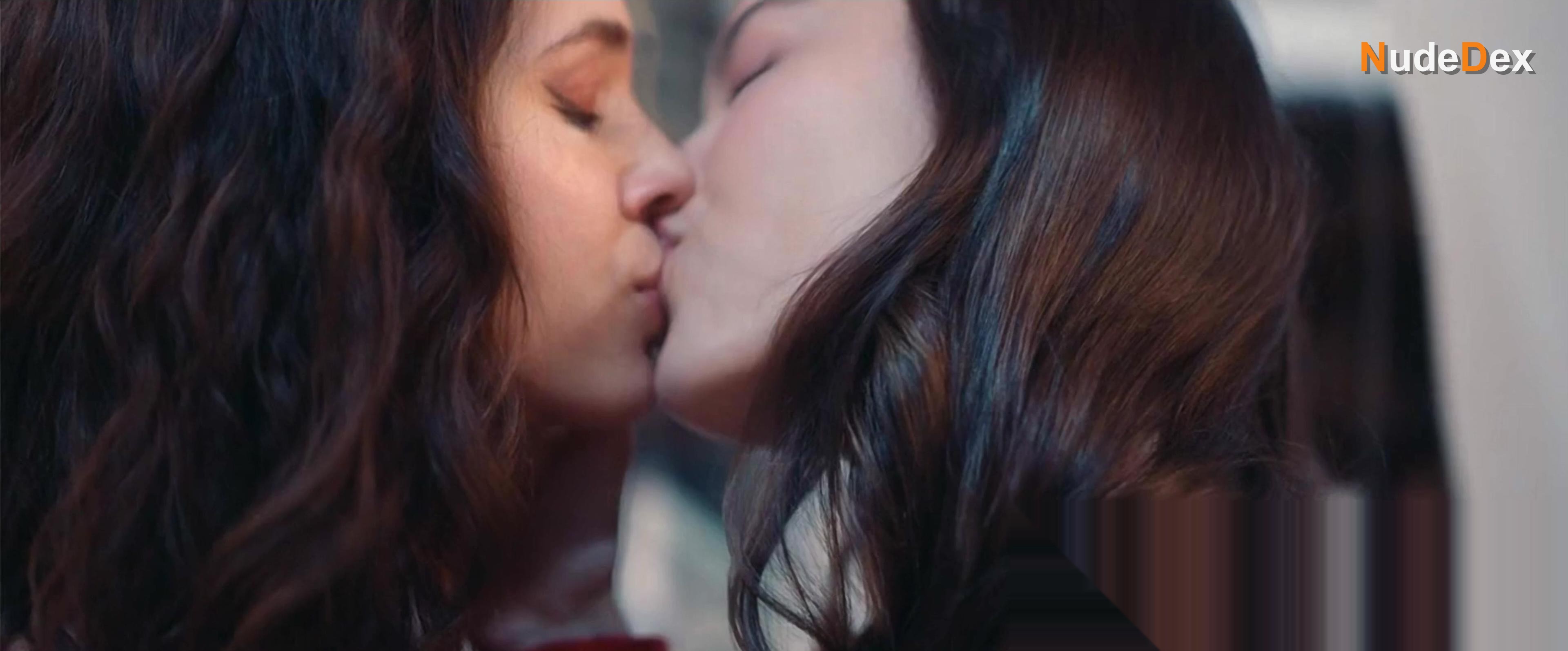 Jasmine Vega in Fatal Exposure, photo 6
