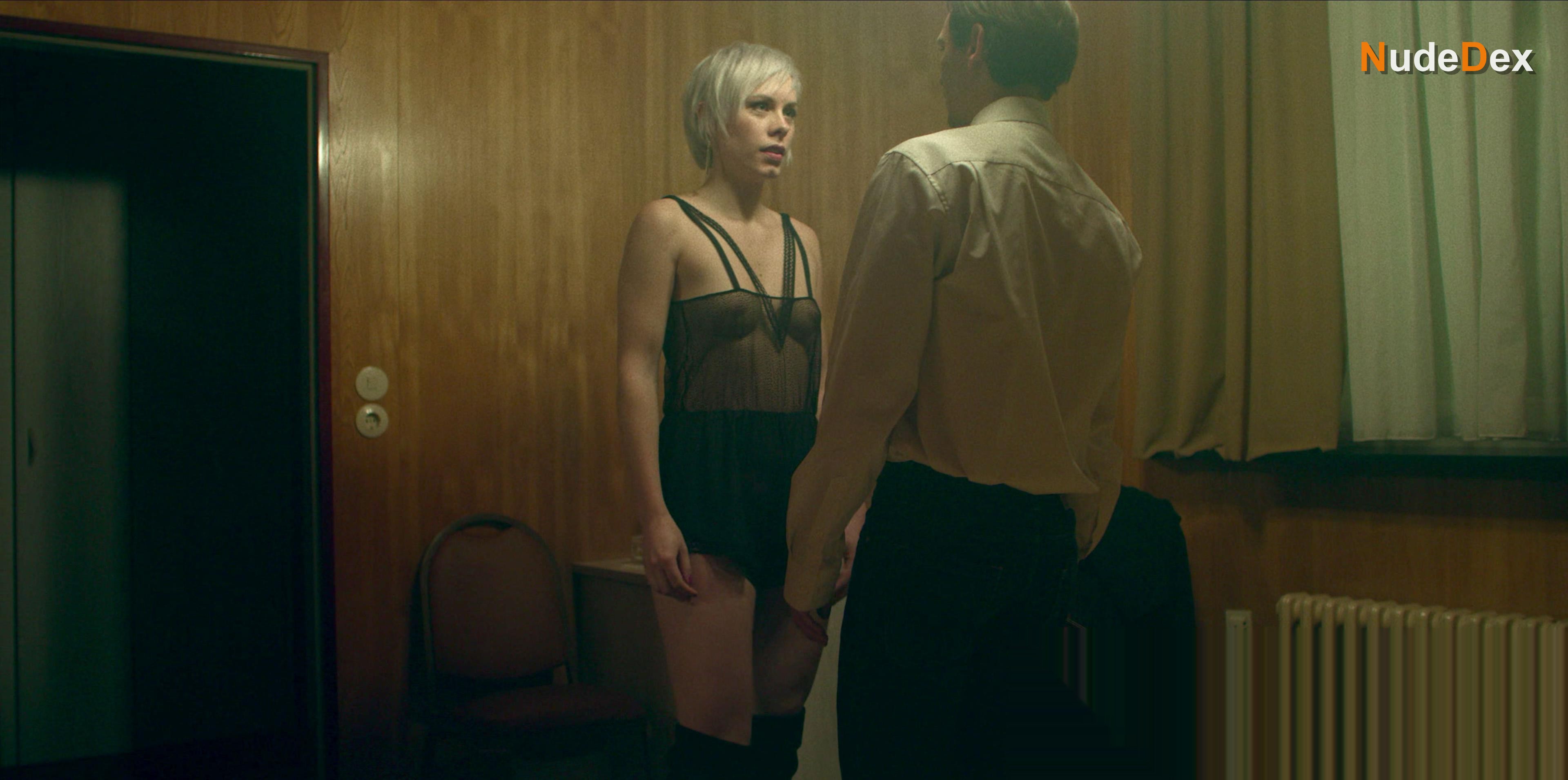 Jasmin Minz in Skylines, photo 5
