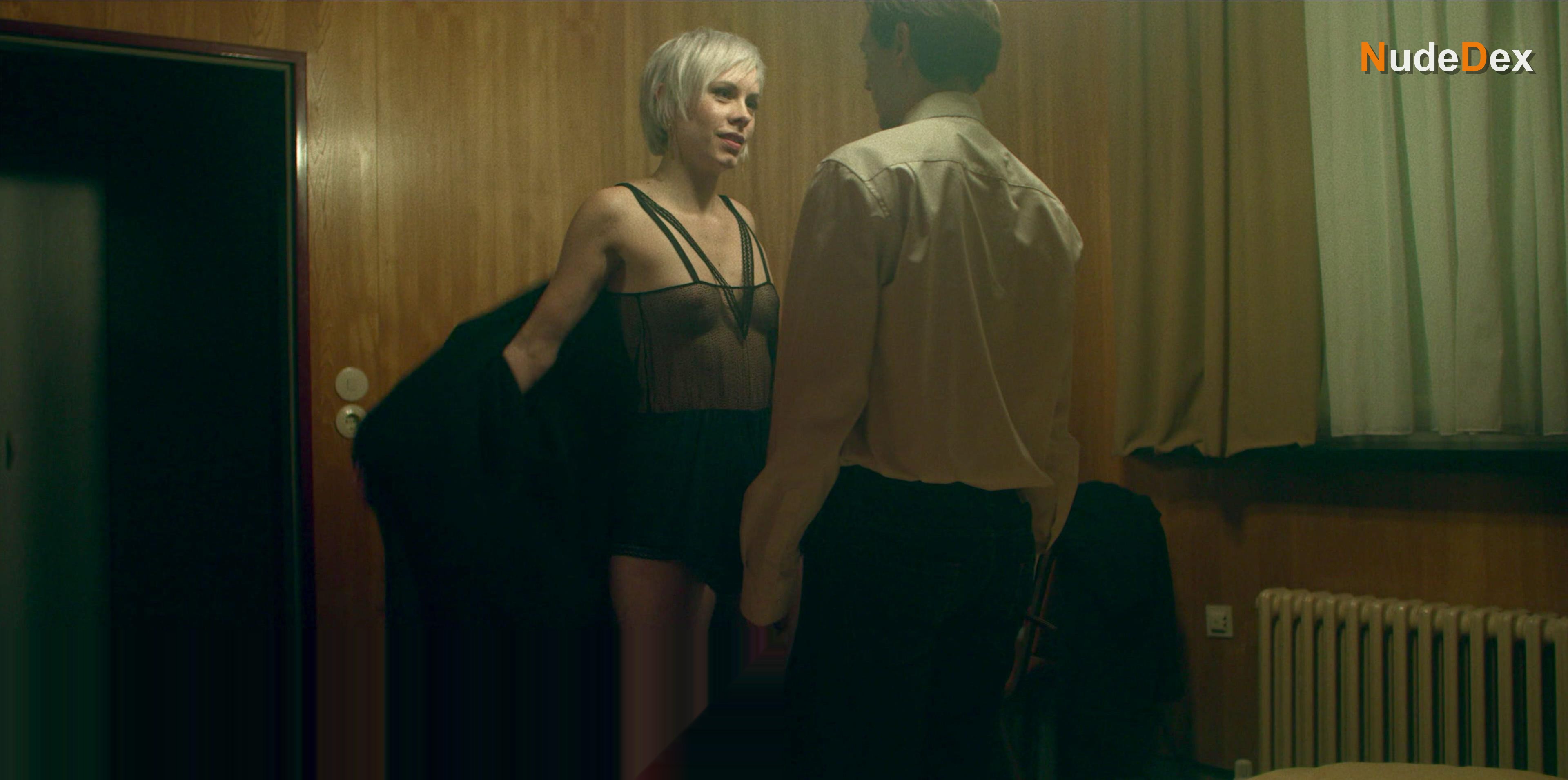 Jasmin Minz in Skylines, photo 6