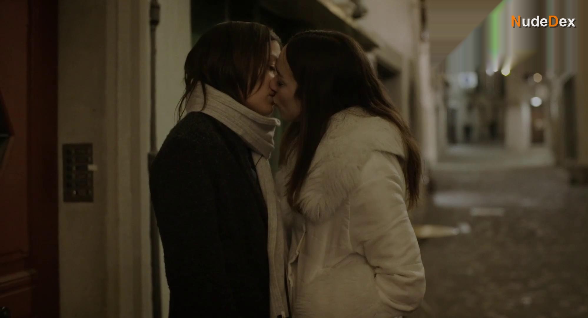 Strangers in Strangers, photo 8