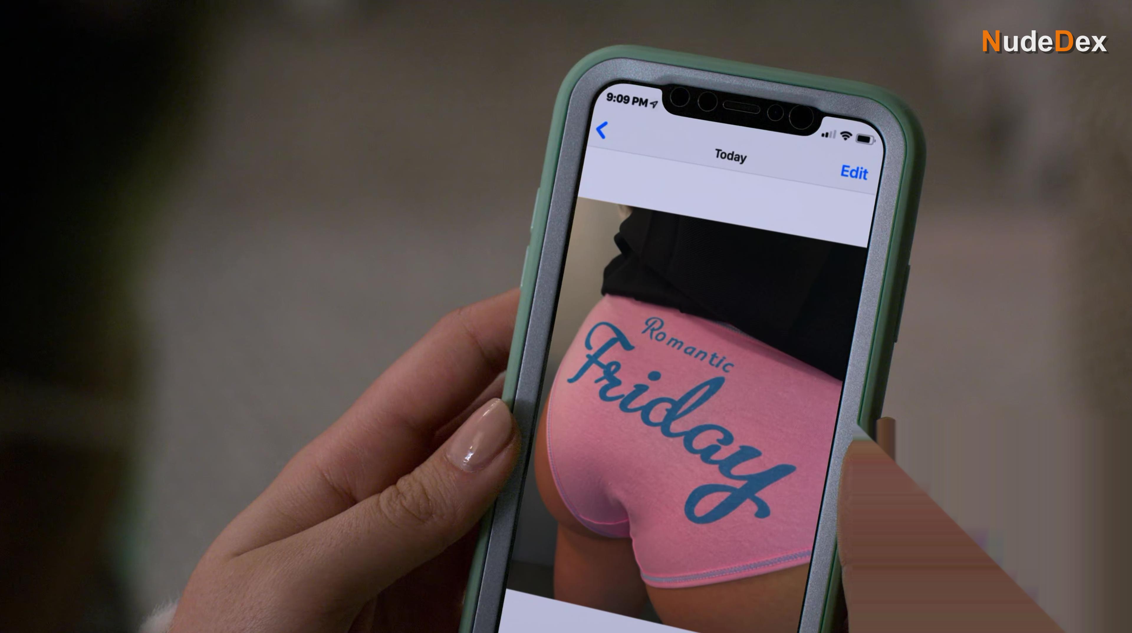 Brigette Lundy-paine in Atypical