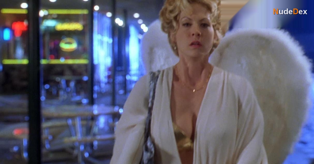 Jenna Elfman in Can T Hardly Wait, photo 2