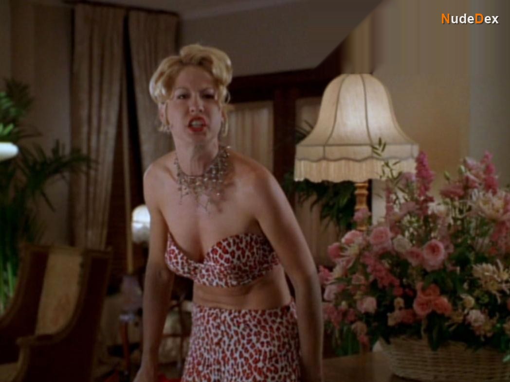 Jenna Elfman in Krippendorf S Tribe, photo 4