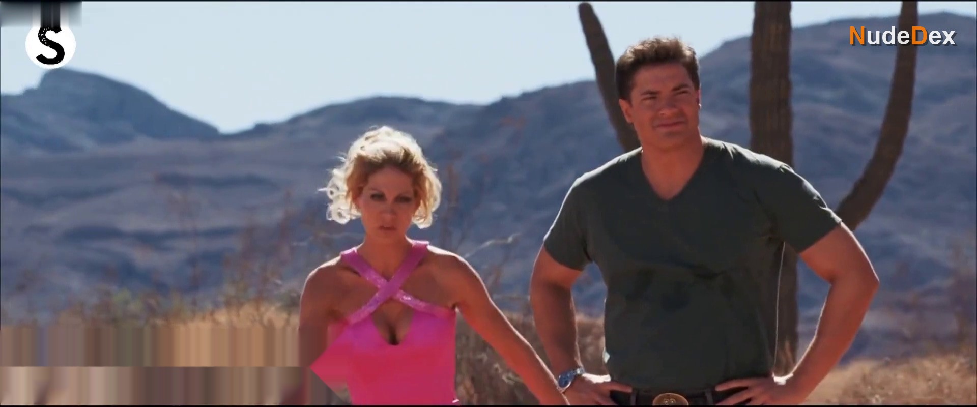 Jenna Elfman in Looney Tunes Back In Action, photo 1