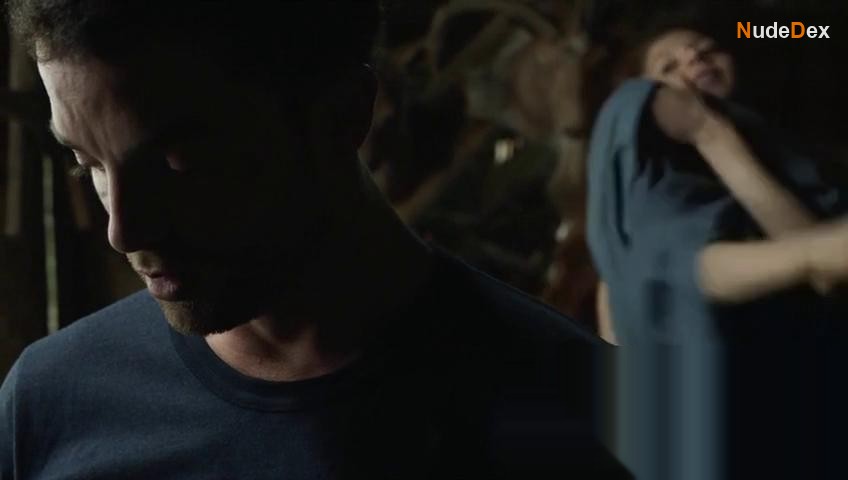 Jenna Thiam in Les Revenants, photo 1