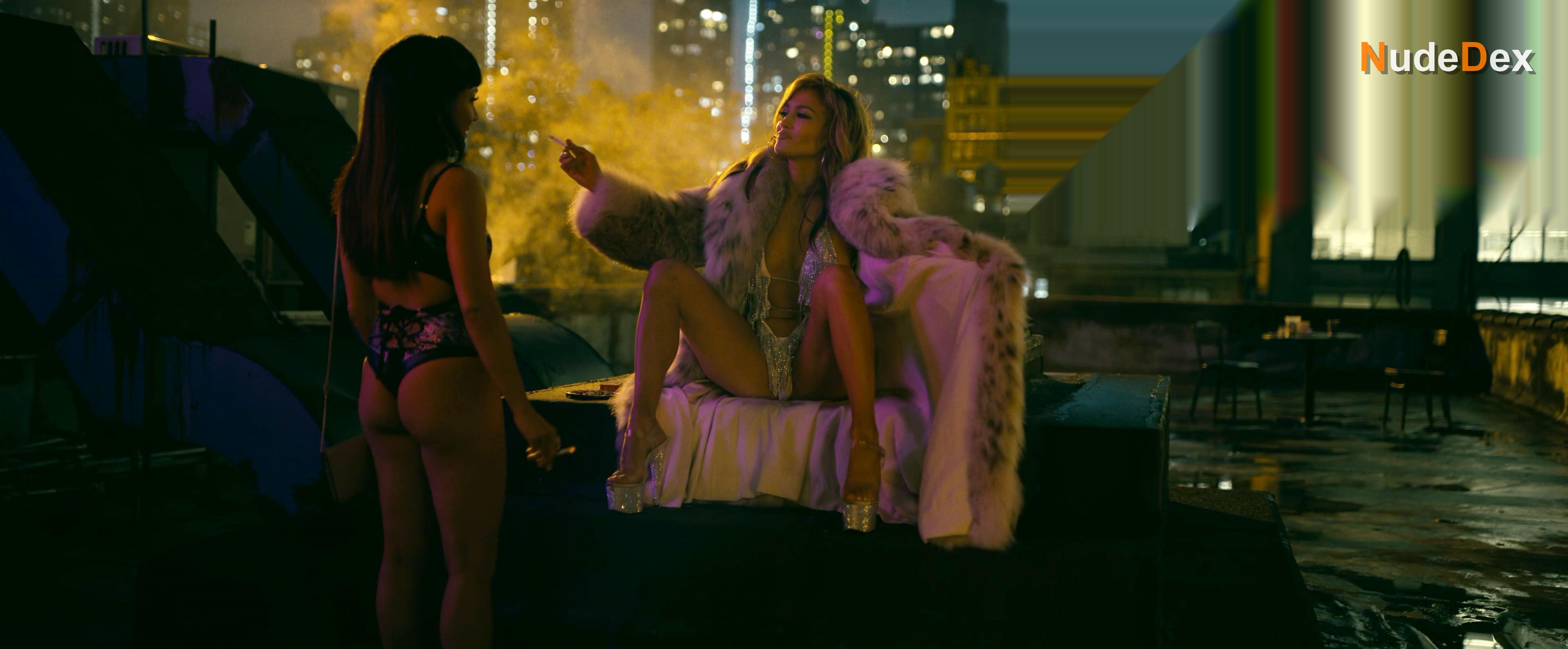 Jennifer Lopez in Hustlers, photo 3