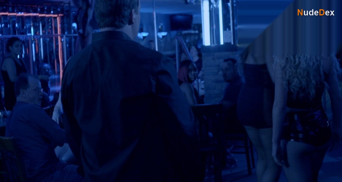 Jennifer Mote in The Psycho She Met Online, photo 4