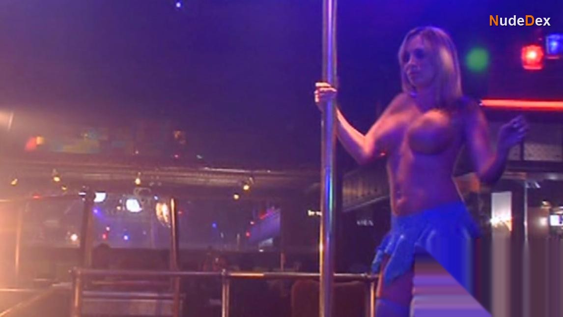 Jennifer Steele in Bachelor Party 2, photo 4