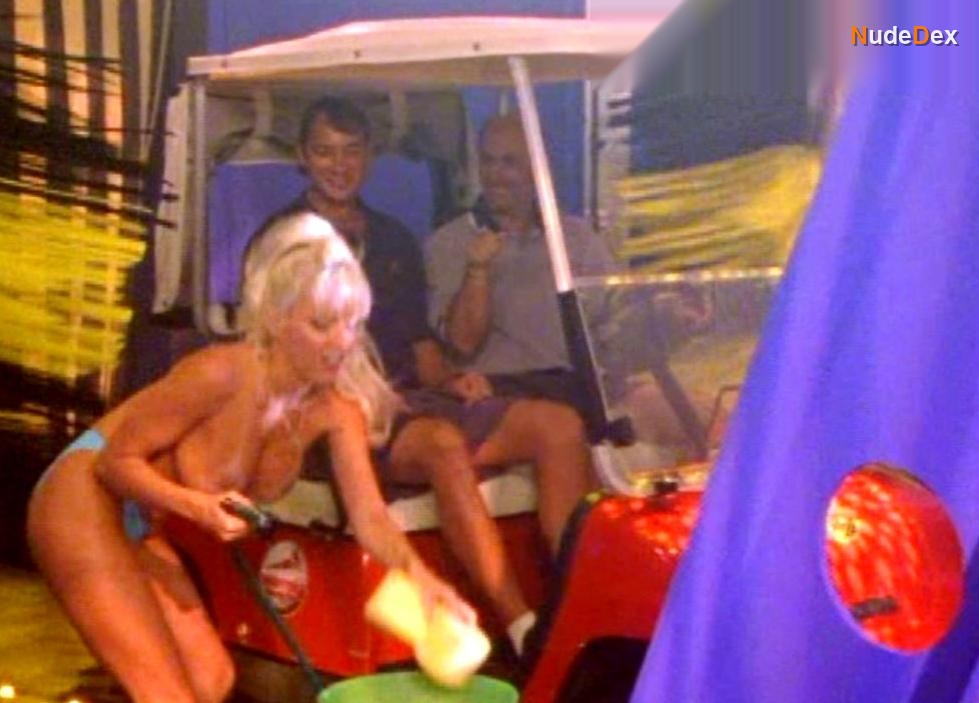 Jennifer Steele in Golf Balls, photo 1