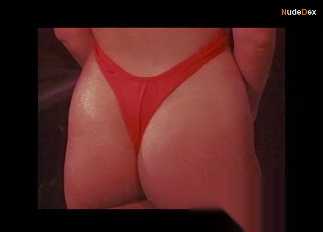 Jennifer Valentine in Bikini Detectives, photo 4