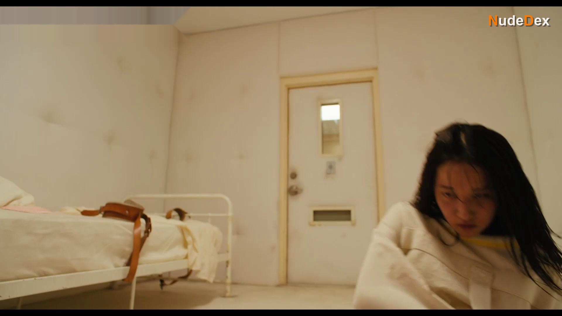 Jeon Jong-seo in Mona Lisa And The Blood Moon
