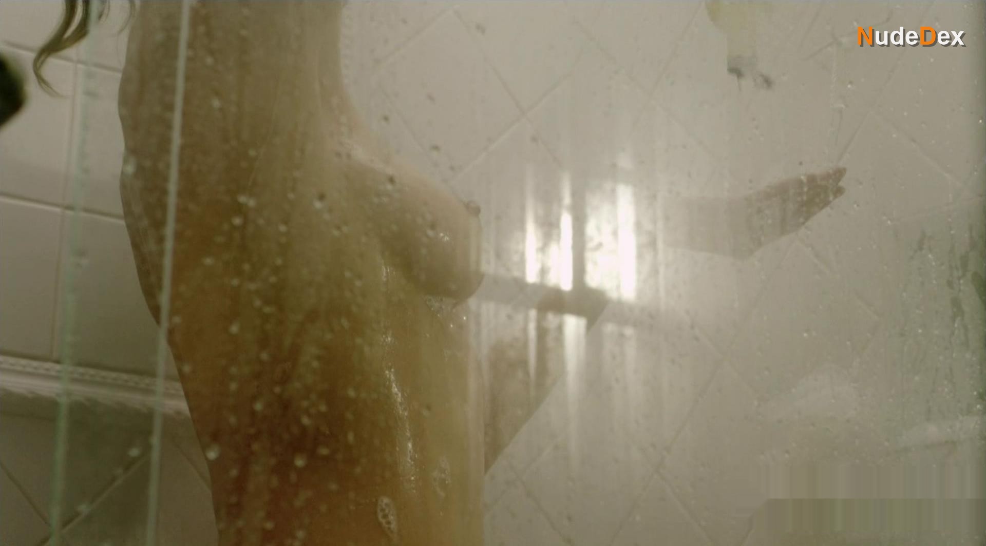 Jes Macallan in Femme Fatales, photo 1