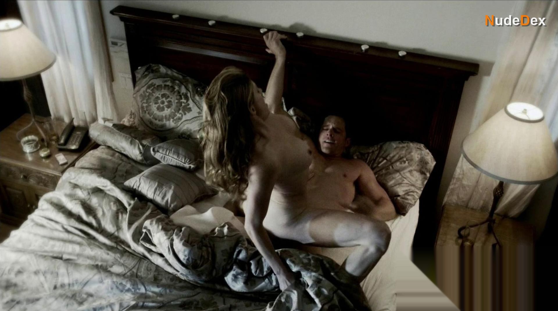 Jes Macallan in Femme Fatales, photo 4