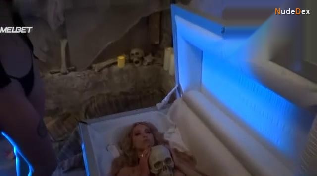Jessa Flux in Cannibal Hookers, photo 10