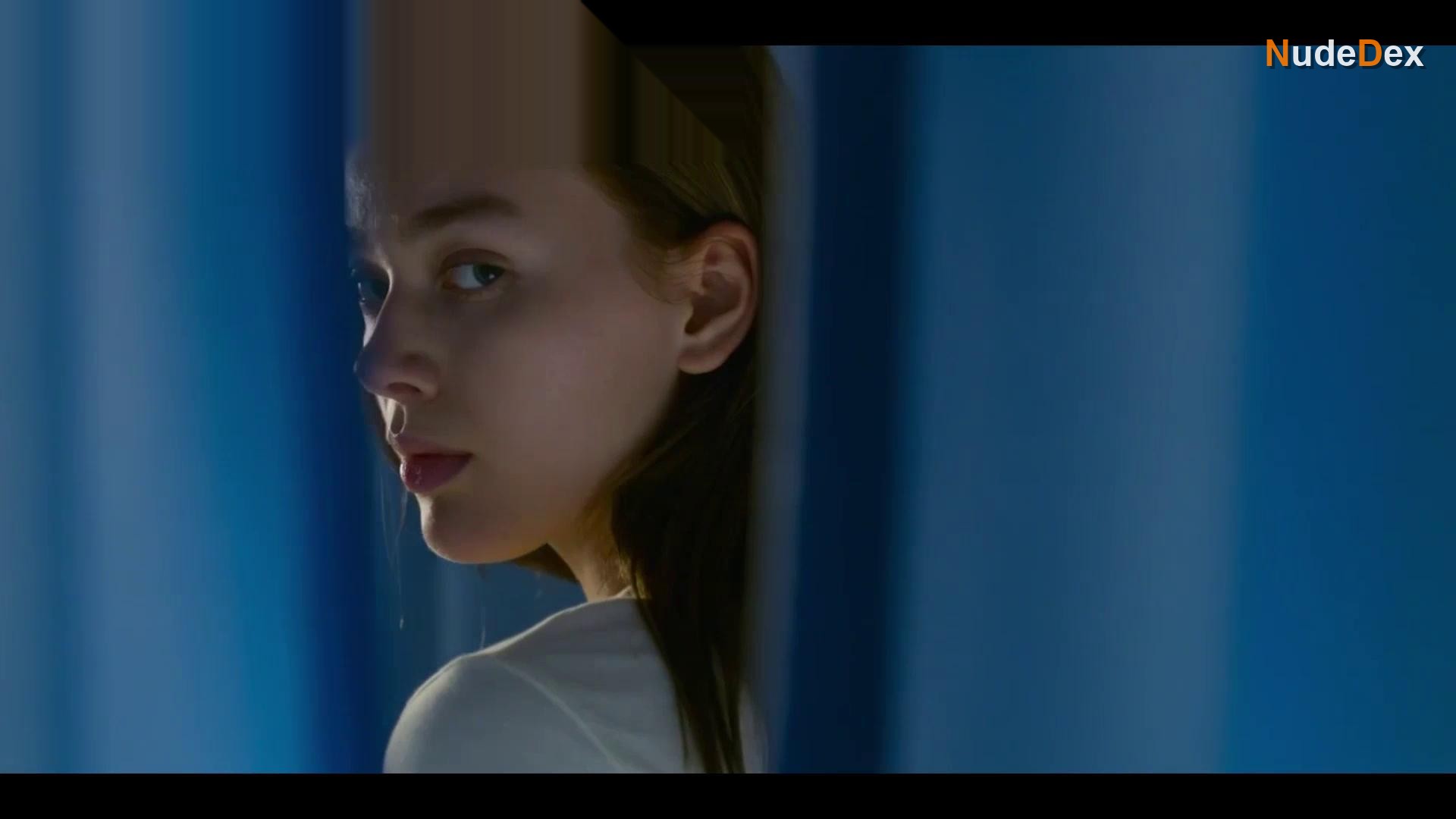 Jessica Alexander in Fallen, photo 5