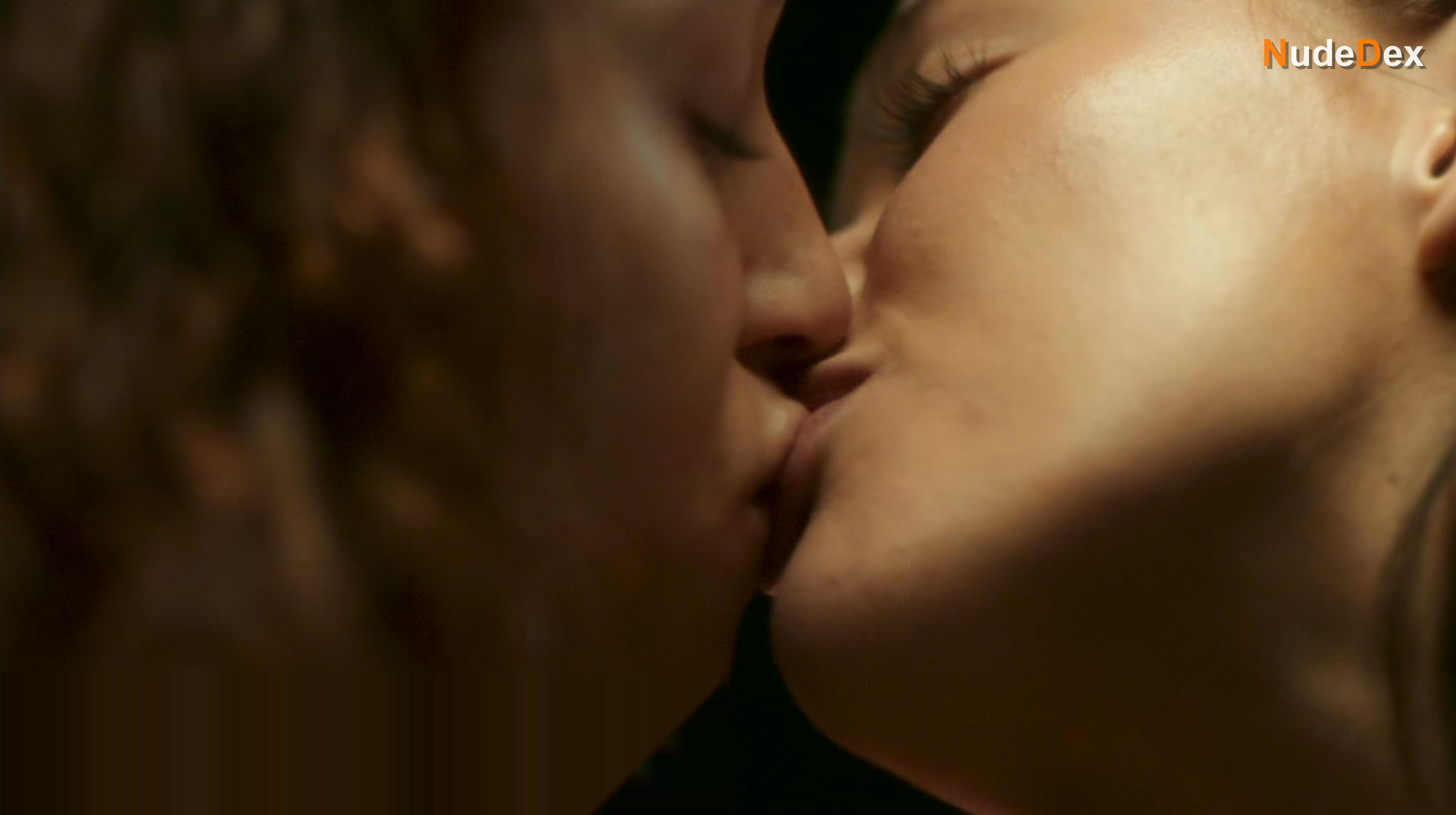 Jessica Alexander in Into The Deep, photo 2