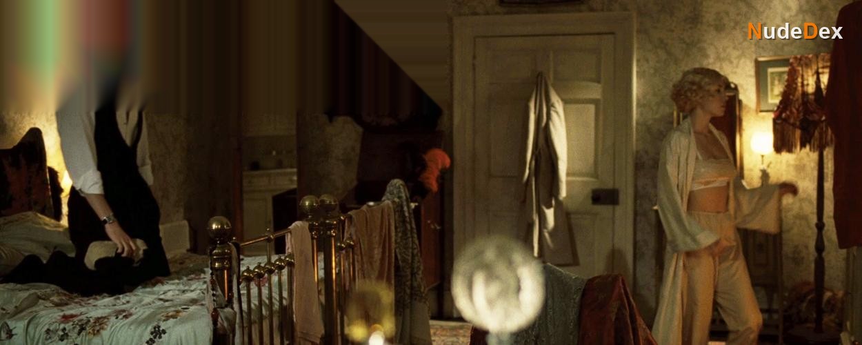 Jessica Biel in Easy Virtue, photo 2