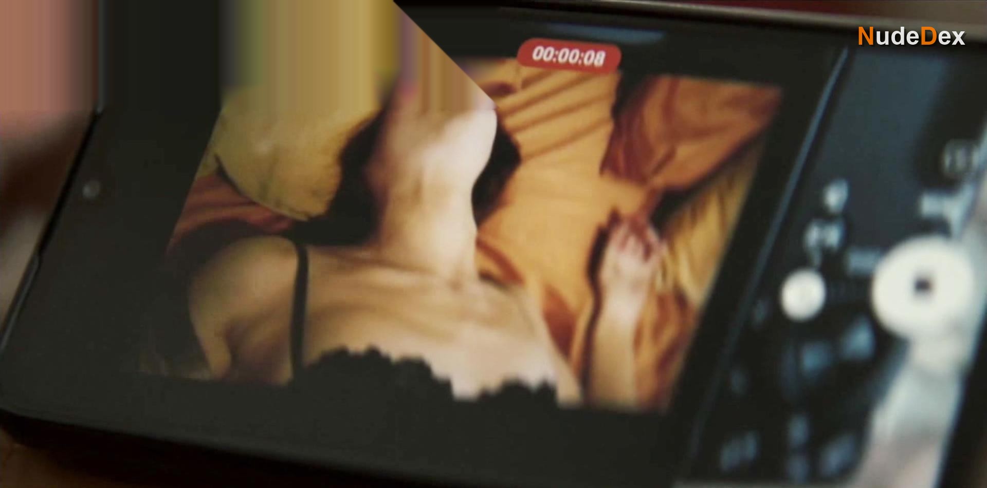 Jessica De Gouw in The Couple Next Door, photo 1