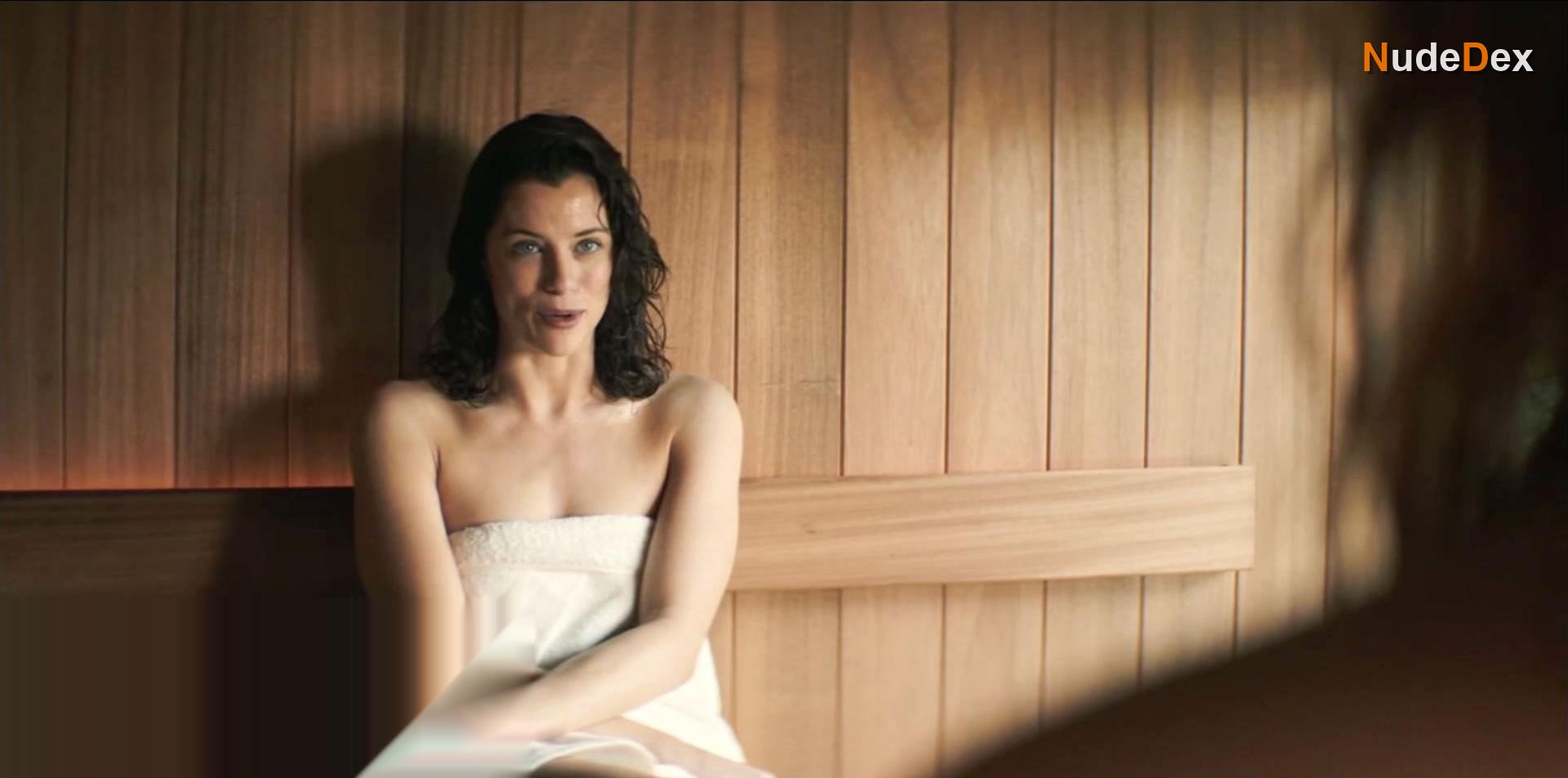 Jessica De Gouw in The Couple Next Door, photo 2