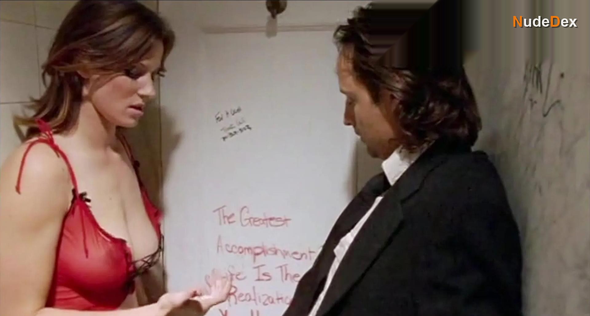 Jessica Gannon in Clean, photo 4