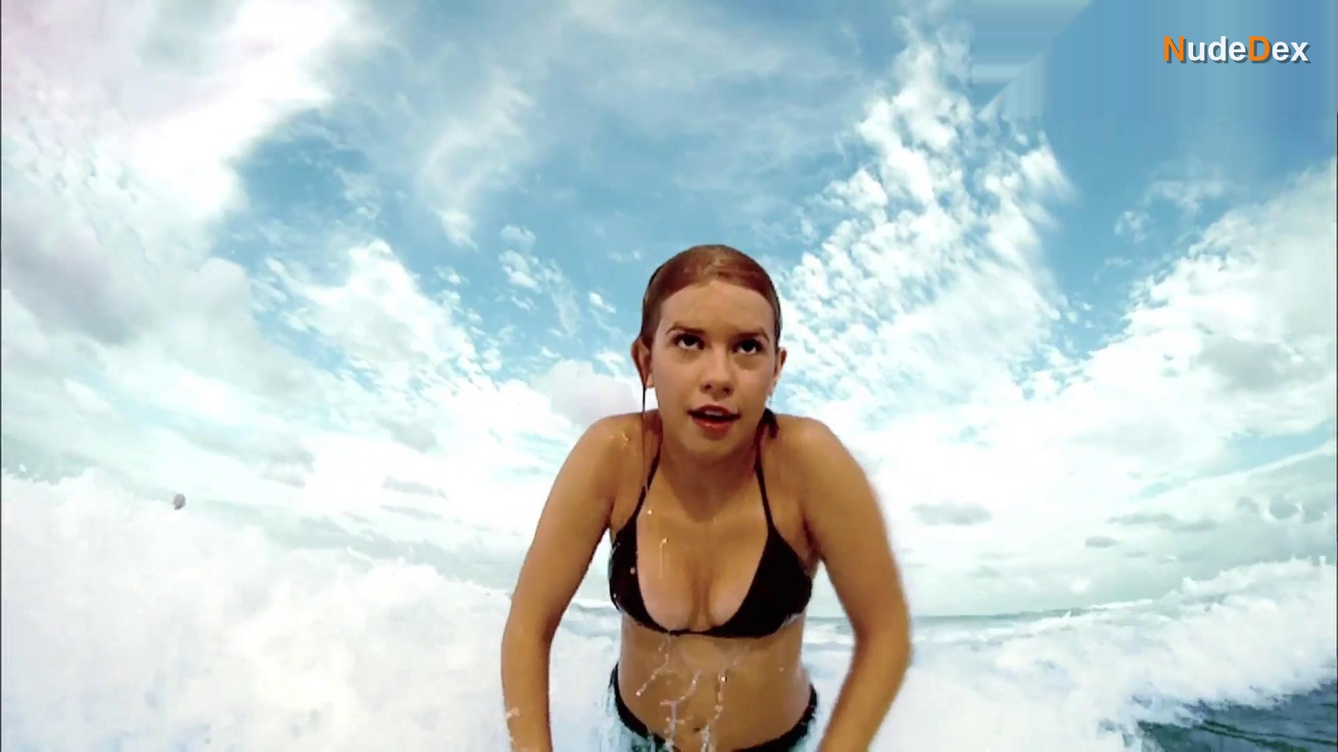 Jessica Green in Alien Surf Girls, photo 4