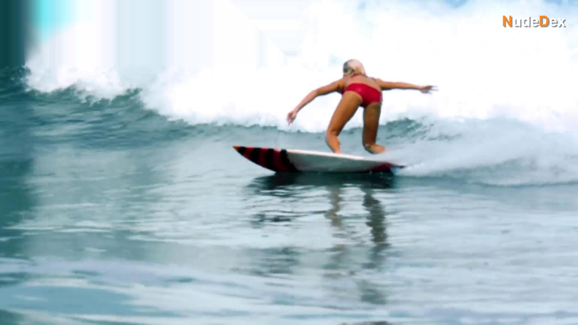Jessica Green in Alien Surf Girls, photo 15