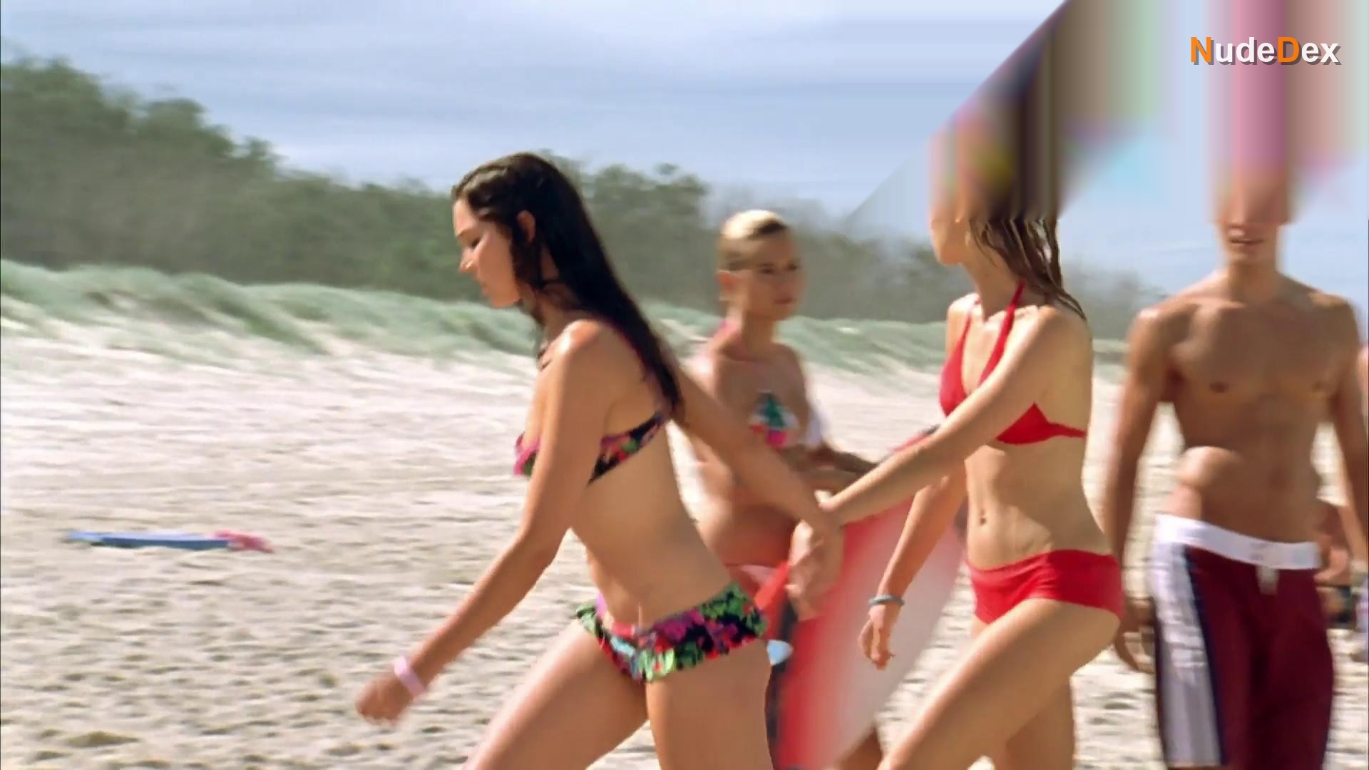 Jessica Green in Alien Surf Girls, photo 27