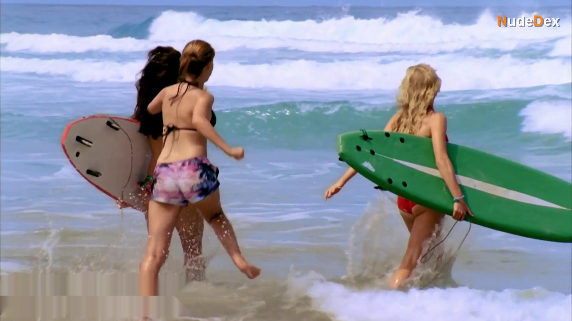 Jessica Green in Alien Surf Girls, photo 35