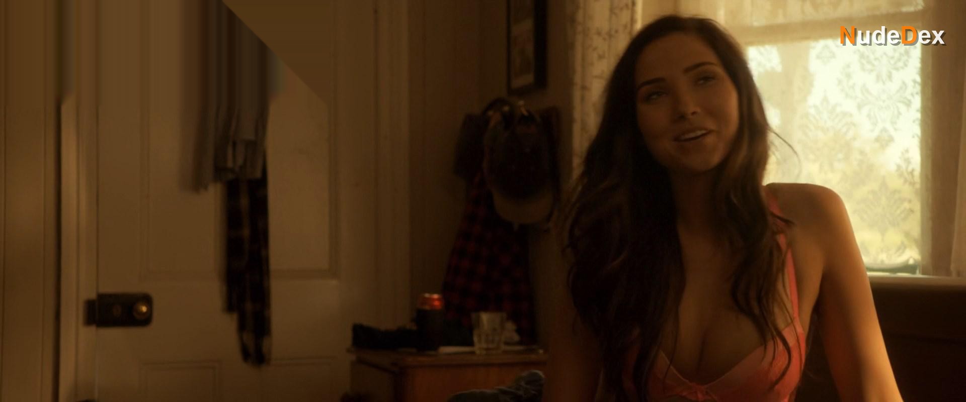 Jessica Green in Red Billabong, photo 10