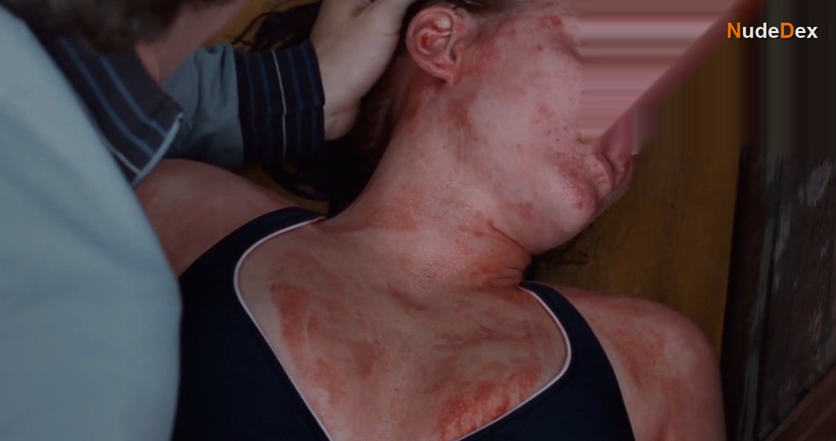 Jessica Harmon in Fear Island, photo 5