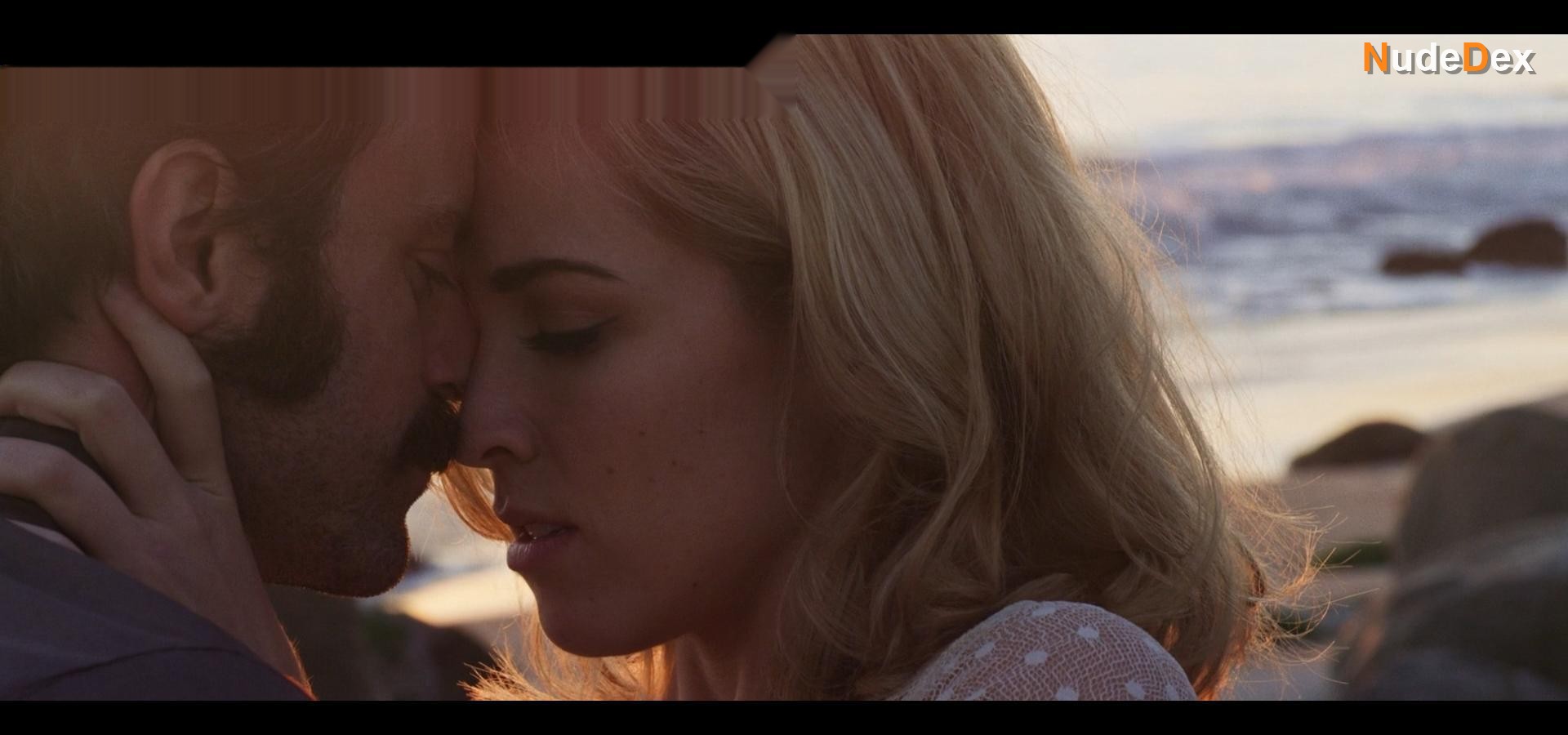Jessica Jade Andres in Malibu Road, photo 5