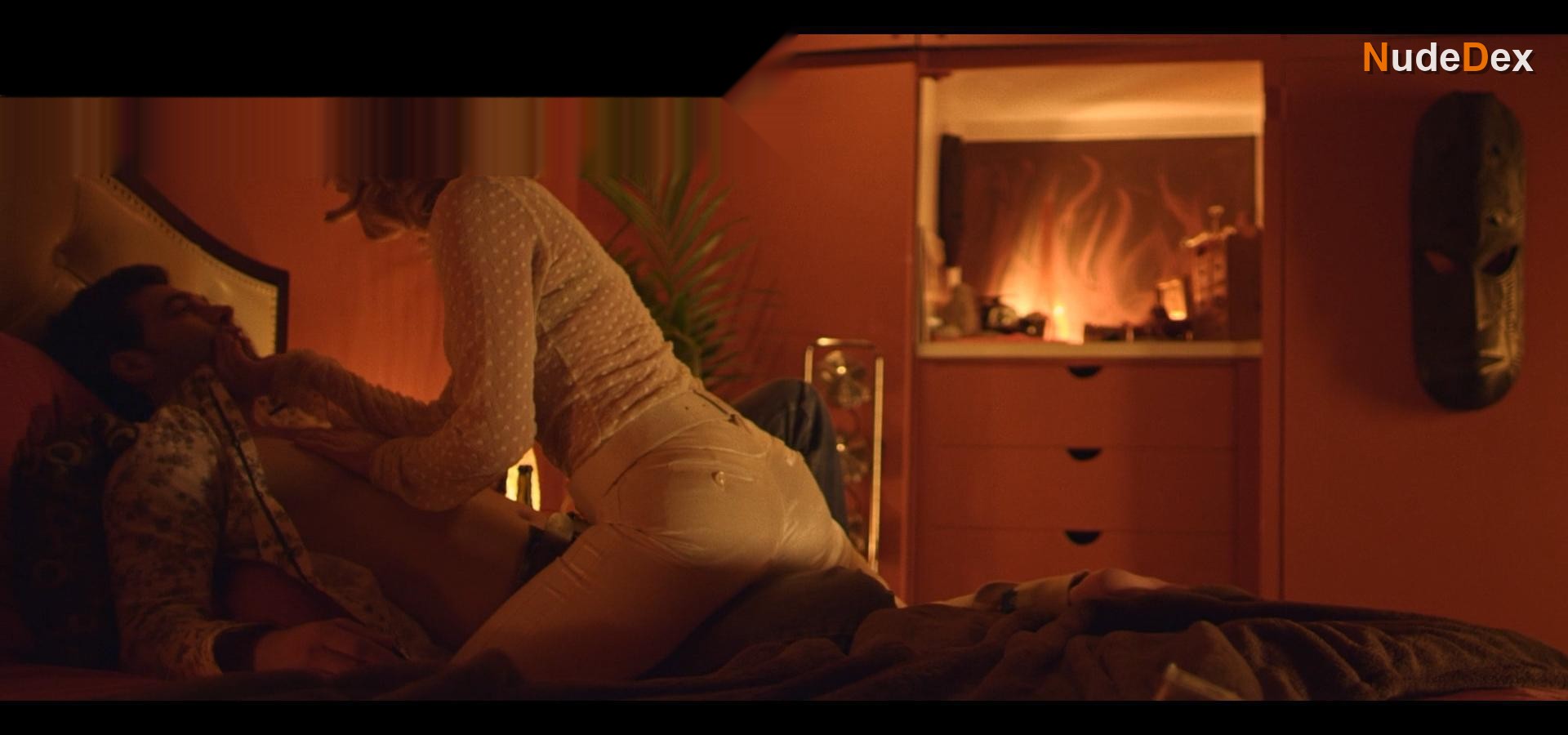 Jessica Jade Andres in Malibu Road, photo 6