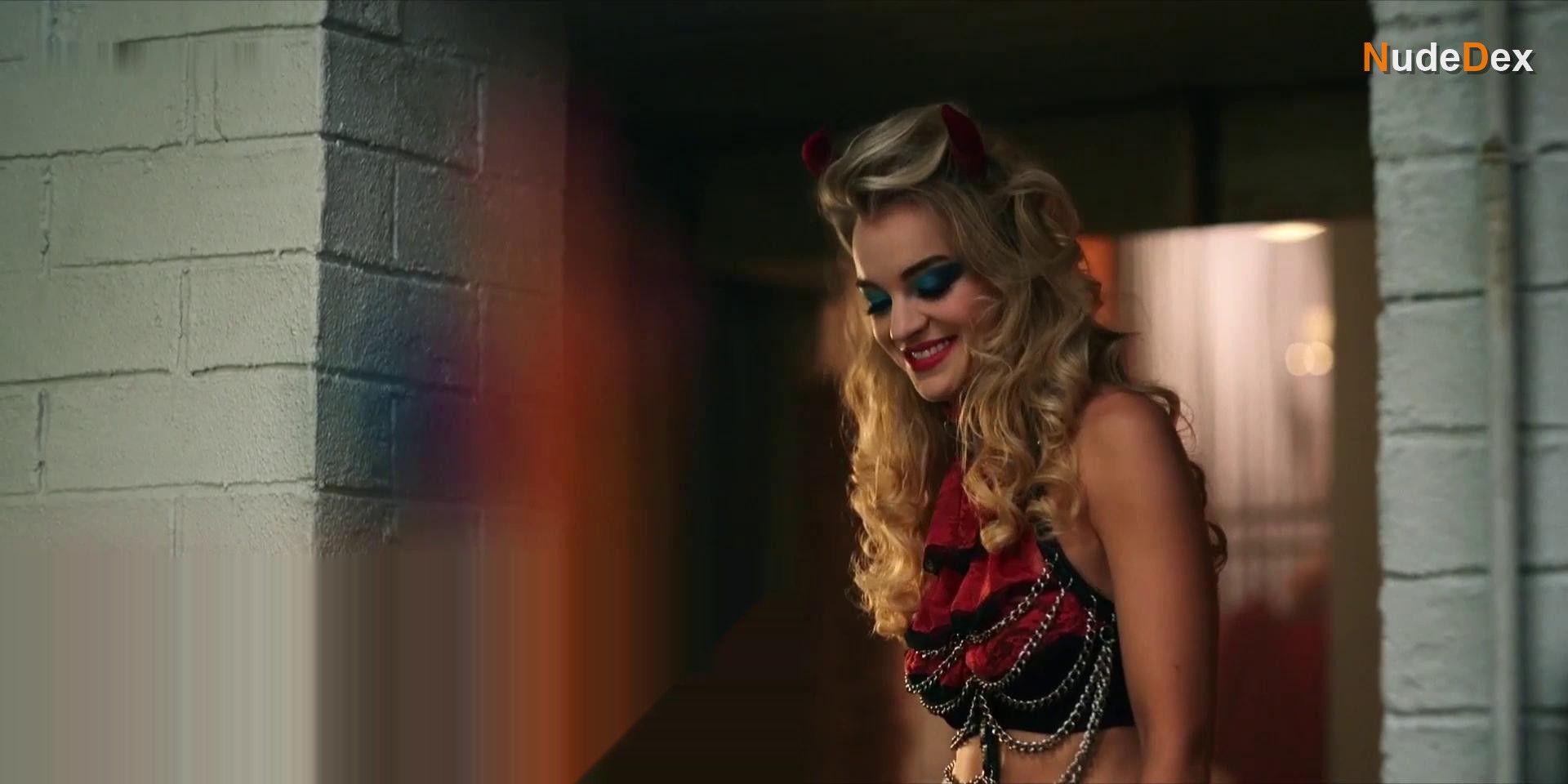 Minx in Minx, photo 4
