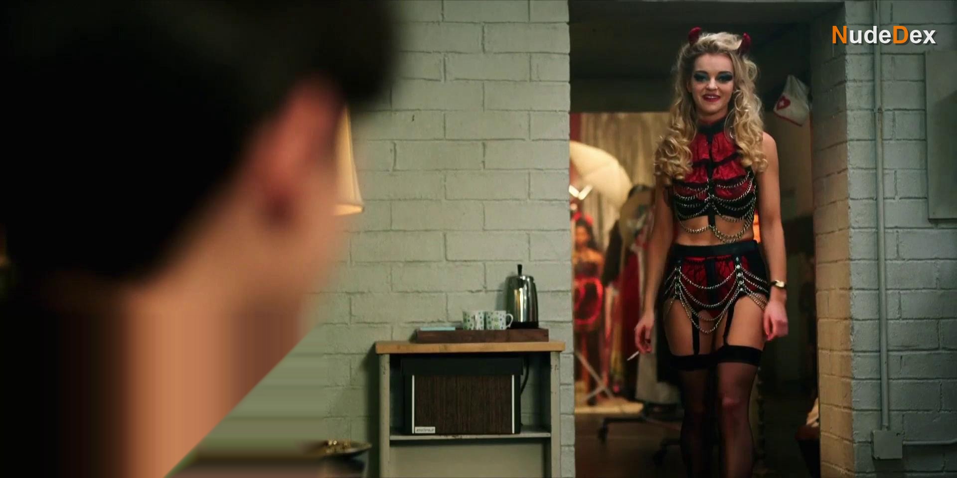 Minx in Minx, photo 5