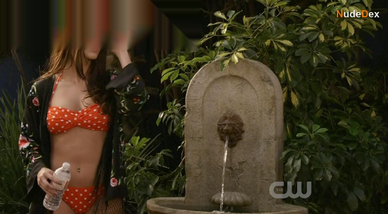 Jessica Lowndes in 90210, photo 17