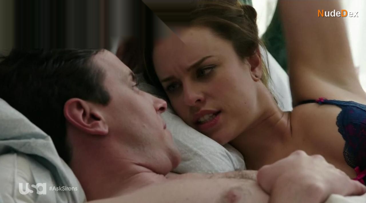 Jessica Mcnamee in Sirens, photo 12