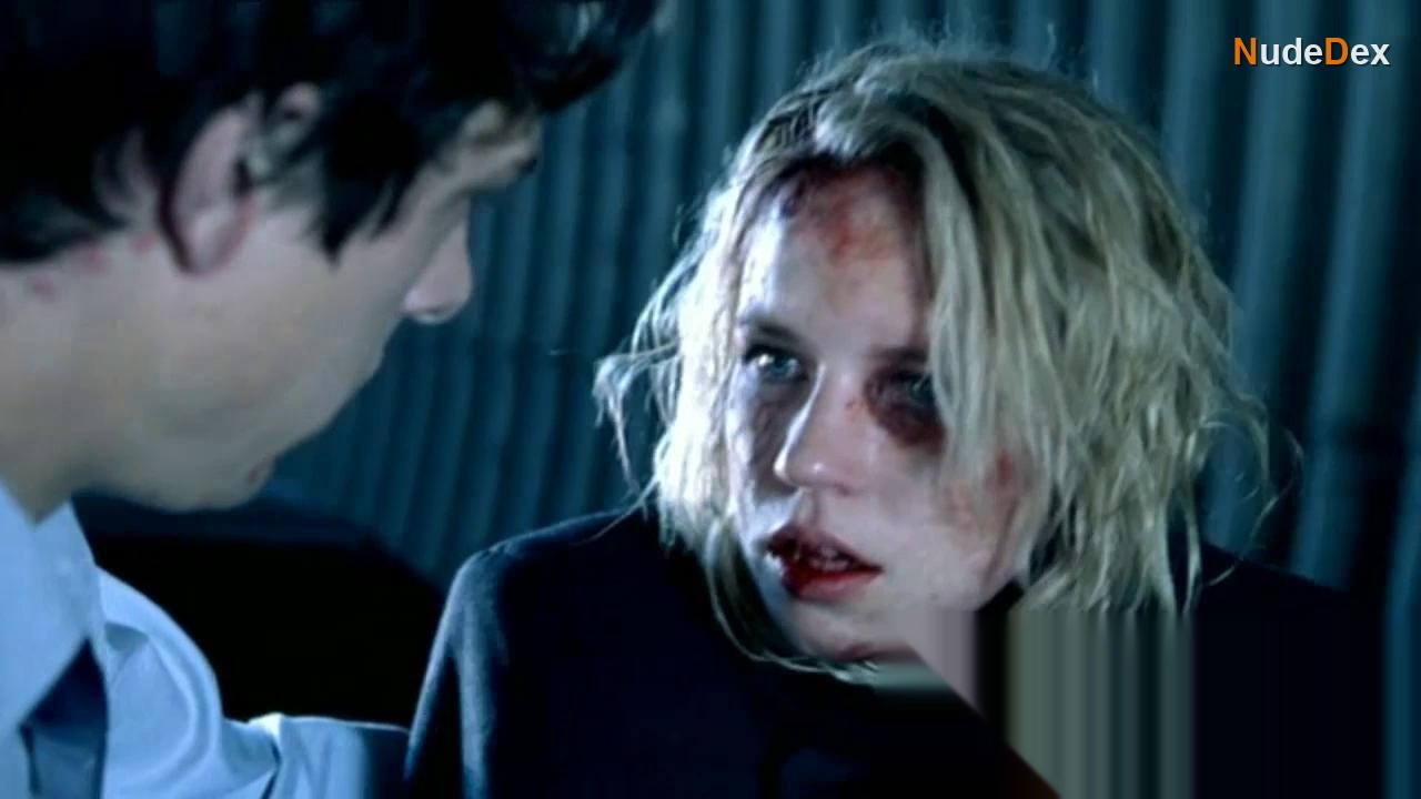 Jessica Napier in The Illustrated Family Doctor, photo 2