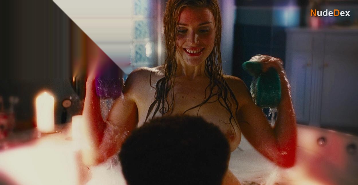 Jessica Pare in Hot Tub Time Machine, photo 8